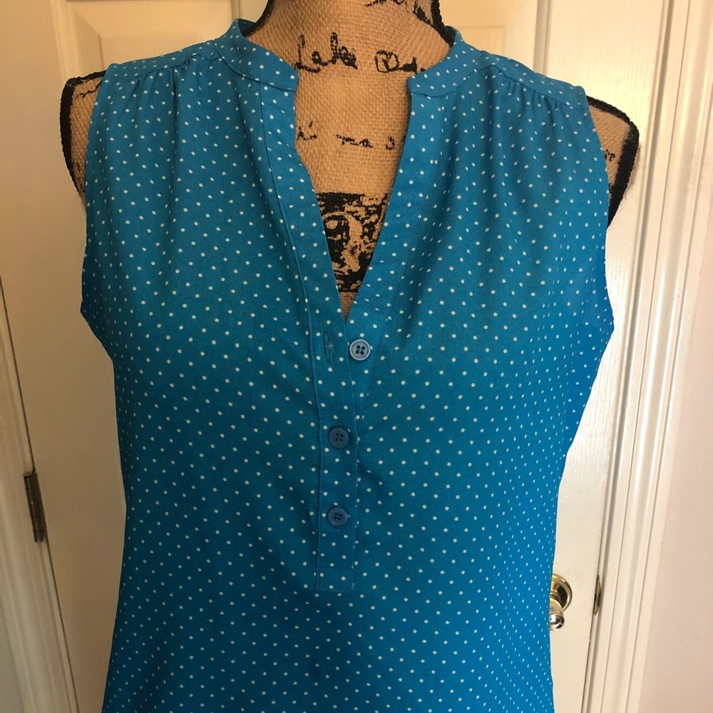 Cute blue & white polka dot sleeveless shirt!